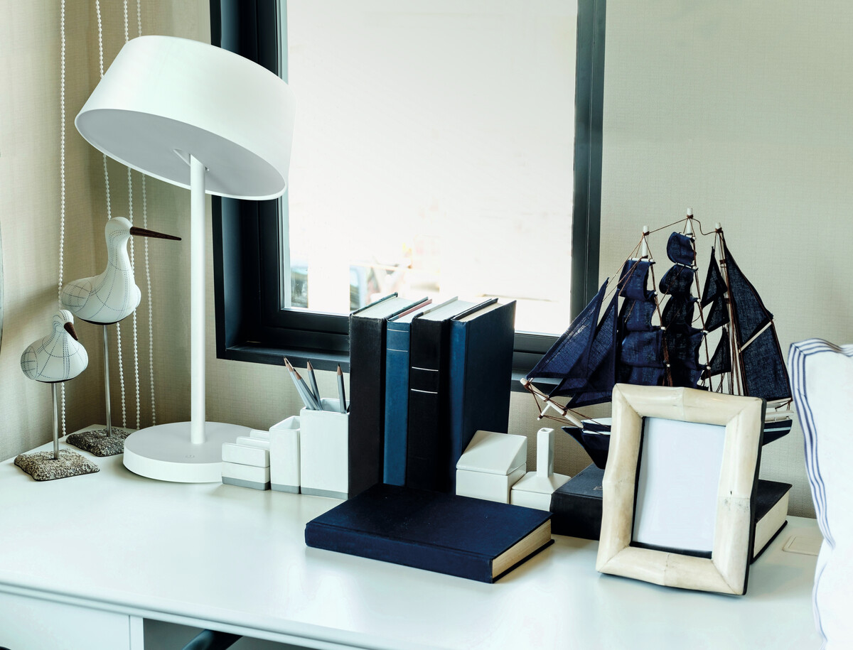 Lampka biurkowa DAIBO LED 33221 T-W biały KANLUX 33221/KAN 5905339332219